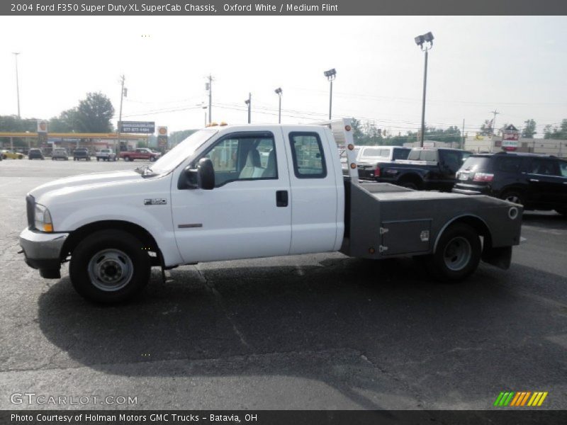 Oxford White / Medium Flint 2004 Ford F350 Super Duty XL SuperCab Chassis