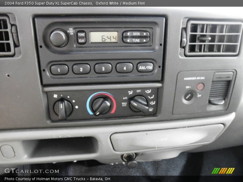 Oxford White / Medium Flint 2004 Ford F350 Super Duty XL SuperCab Chassis