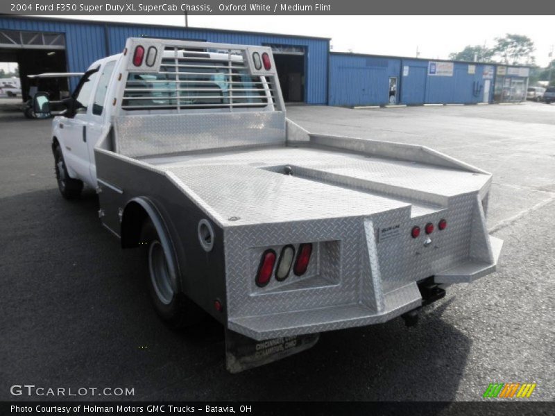 Oxford White / Medium Flint 2004 Ford F350 Super Duty XL SuperCab Chassis