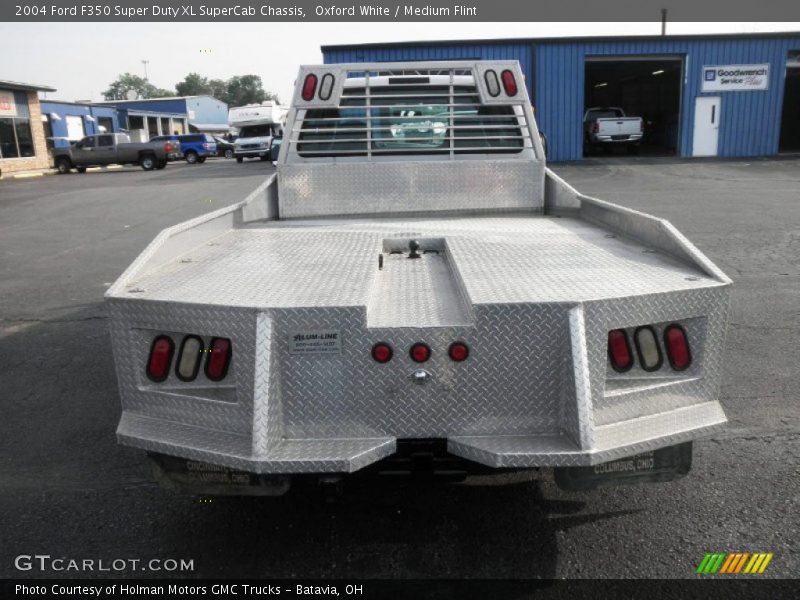 Oxford White / Medium Flint 2004 Ford F350 Super Duty XL SuperCab Chassis