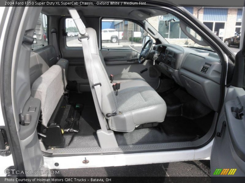 Oxford White / Medium Flint 2004 Ford F350 Super Duty XL SuperCab Chassis