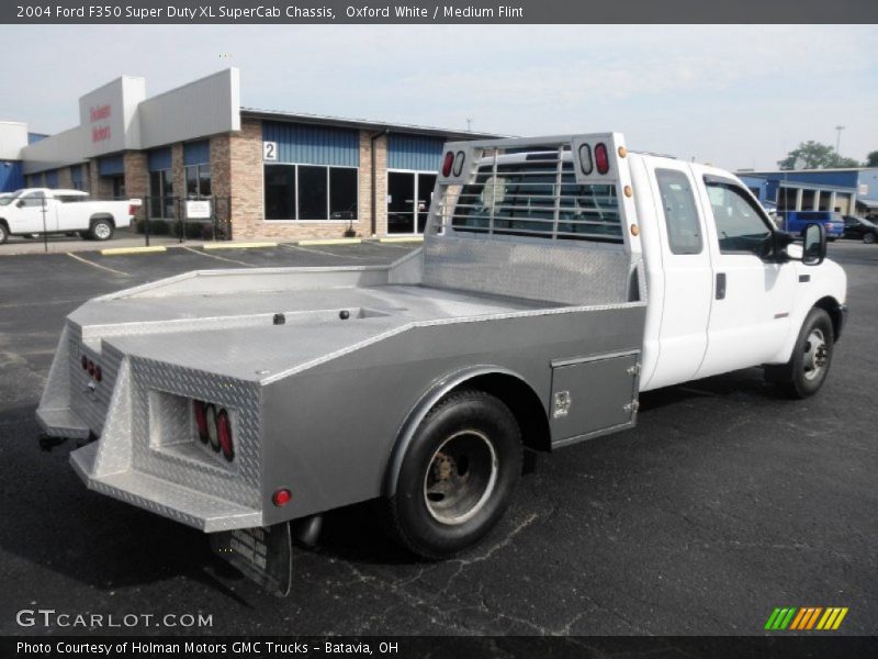 Oxford White / Medium Flint 2004 Ford F350 Super Duty XL SuperCab Chassis