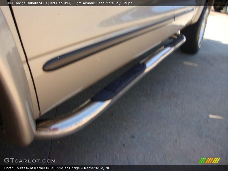 Light Almond Pearl Metallic / Taupe 2004 Dodge Dakota SLT Quad Cab 4x4