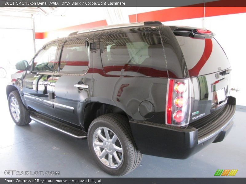Onyx Black / Cocoa/Light Cashmere 2011 GMC Yukon Denali AWD