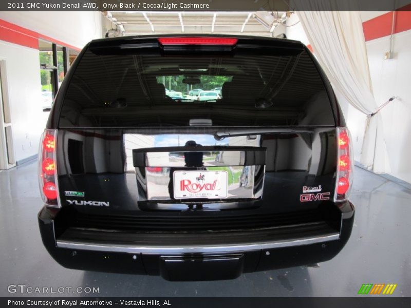 Onyx Black / Cocoa/Light Cashmere 2011 GMC Yukon Denali AWD