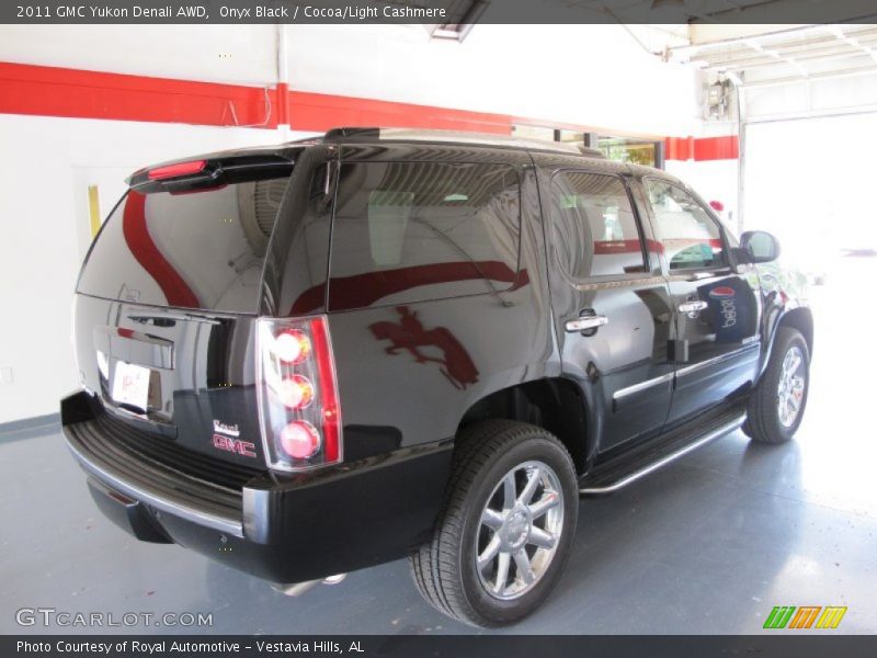 Onyx Black / Cocoa/Light Cashmere 2011 GMC Yukon Denali AWD