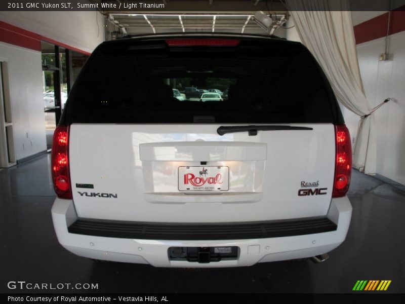 Summit White / Light Titanium 2011 GMC Yukon SLT
