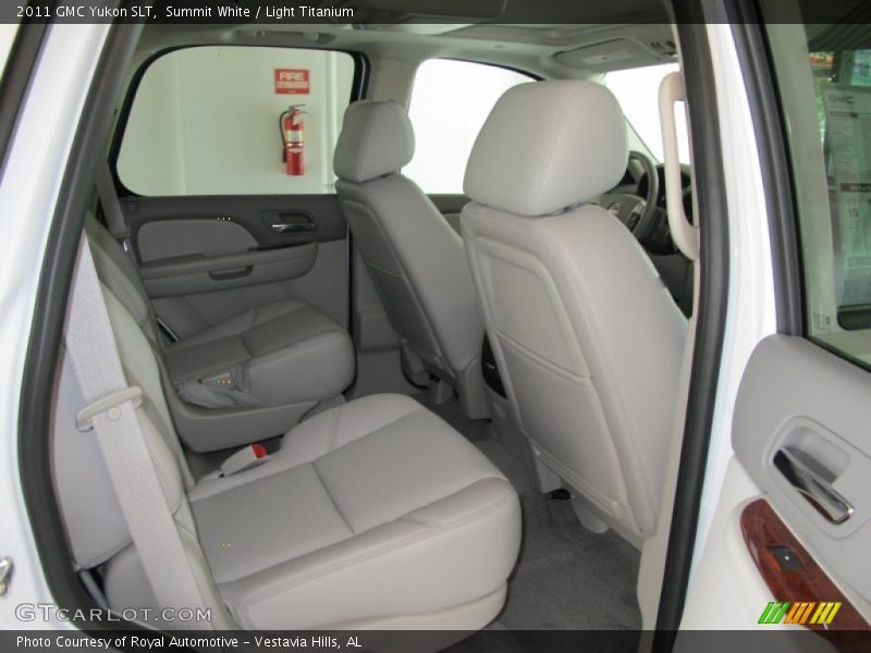 Summit White / Light Titanium 2011 GMC Yukon SLT