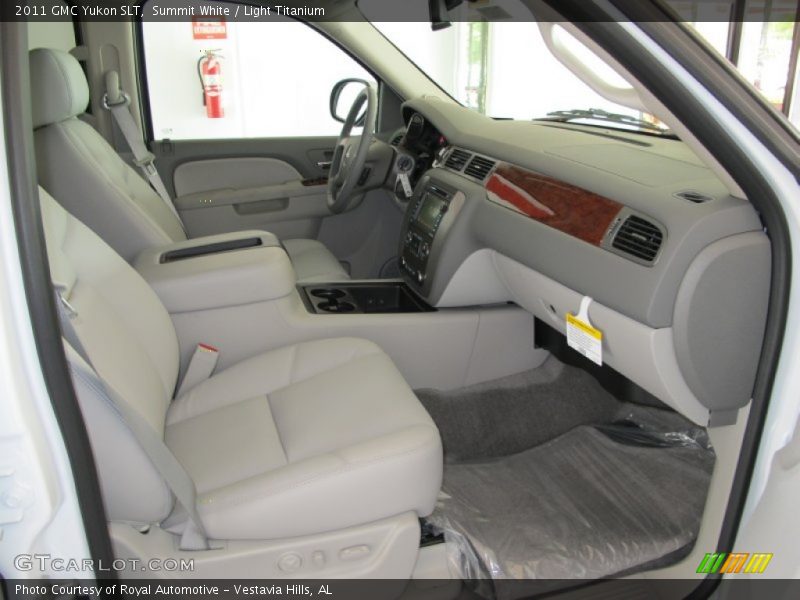 Summit White / Light Titanium 2011 GMC Yukon SLT