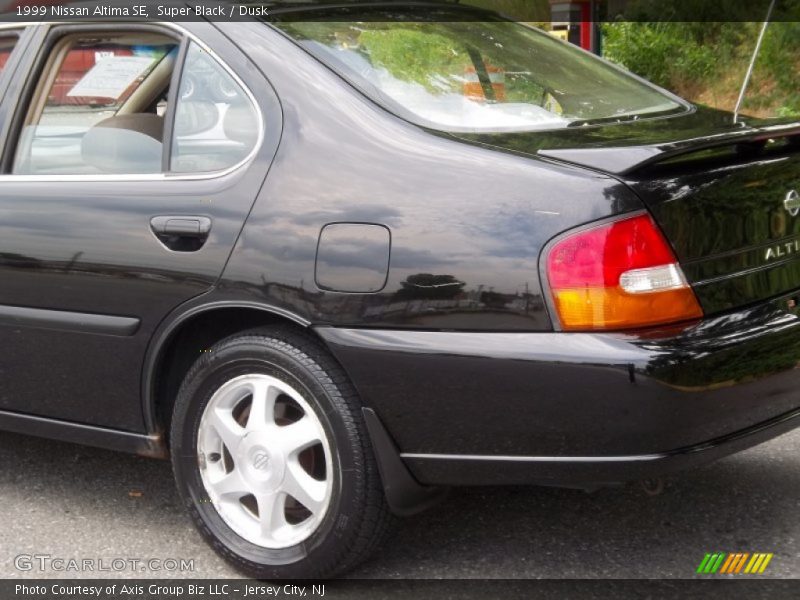 Super Black / Dusk 1999 Nissan Altima SE