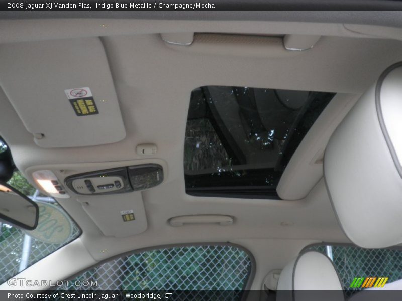 Sunroof of 2008 XJ Vanden Plas