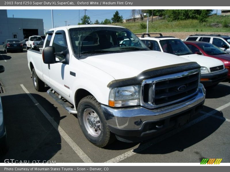Oxford White / Medium Flint Grey 2003 Ford F250 Super Duty XL SuperCab