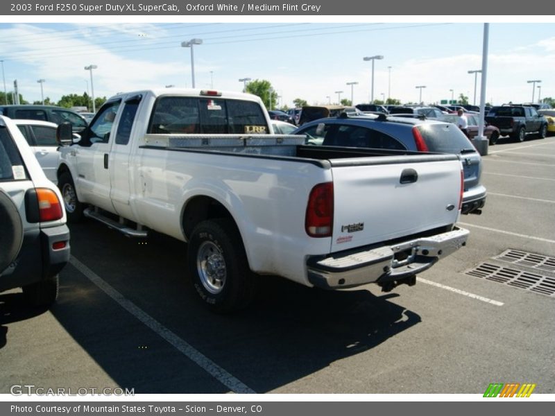 Oxford White / Medium Flint Grey 2003 Ford F250 Super Duty XL SuperCab