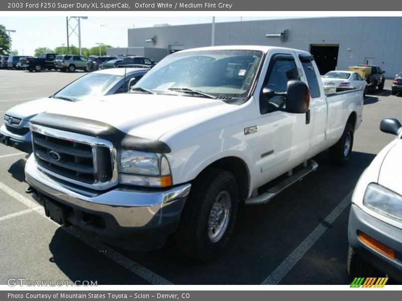 Oxford White / Medium Flint Grey 2003 Ford F250 Super Duty XL SuperCab