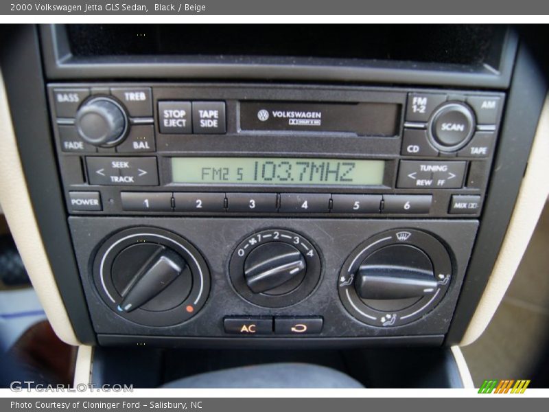 Black / Beige 2000 Volkswagen Jetta GLS Sedan