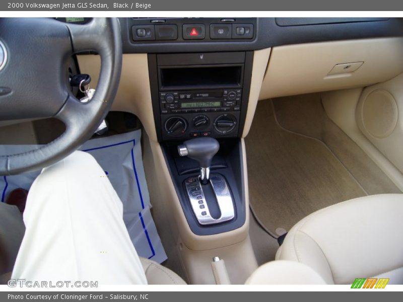 Black / Beige 2000 Volkswagen Jetta GLS Sedan