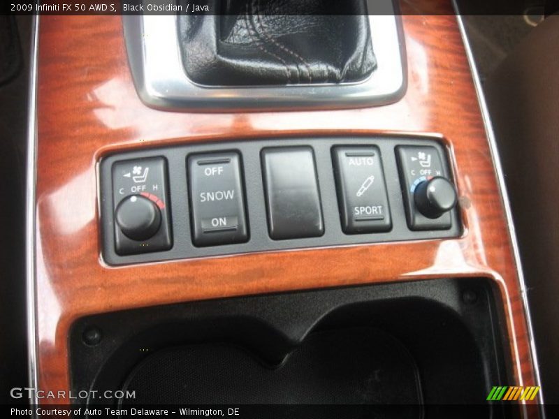Controls of 2009 FX 50 AWD S