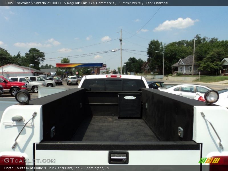 Summit White / Dark Charcoal 2005 Chevrolet Silverado 2500HD LS Regular Cab 4x4 Commercial