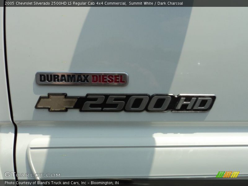 Summit White / Dark Charcoal 2005 Chevrolet Silverado 2500HD LS Regular Cab 4x4 Commercial