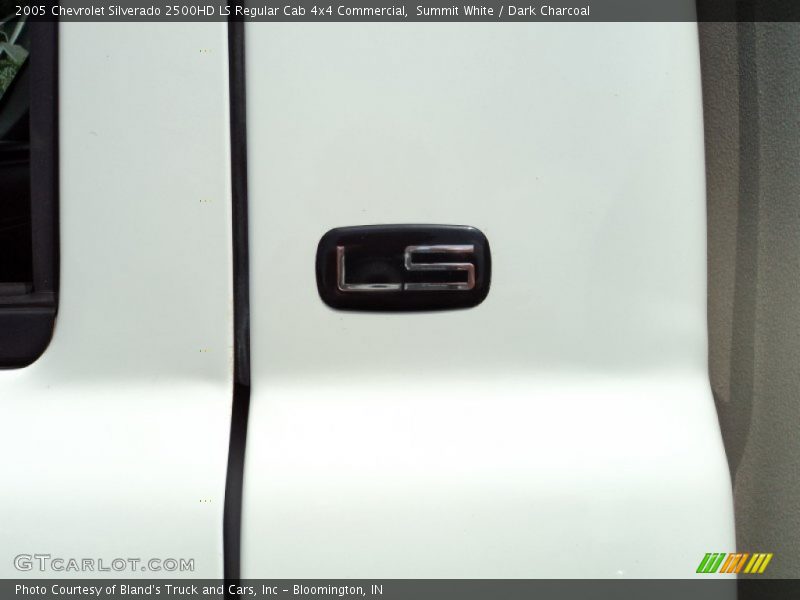 Summit White / Dark Charcoal 2005 Chevrolet Silverado 2500HD LS Regular Cab 4x4 Commercial