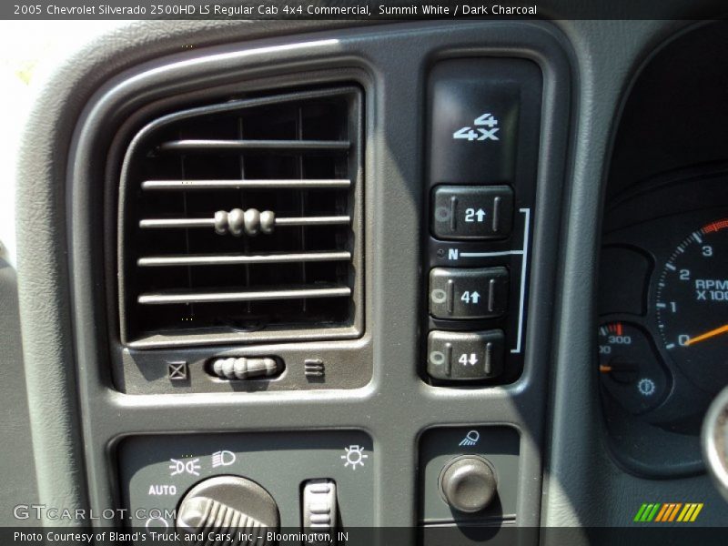 Summit White / Dark Charcoal 2005 Chevrolet Silverado 2500HD LS Regular Cab 4x4 Commercial