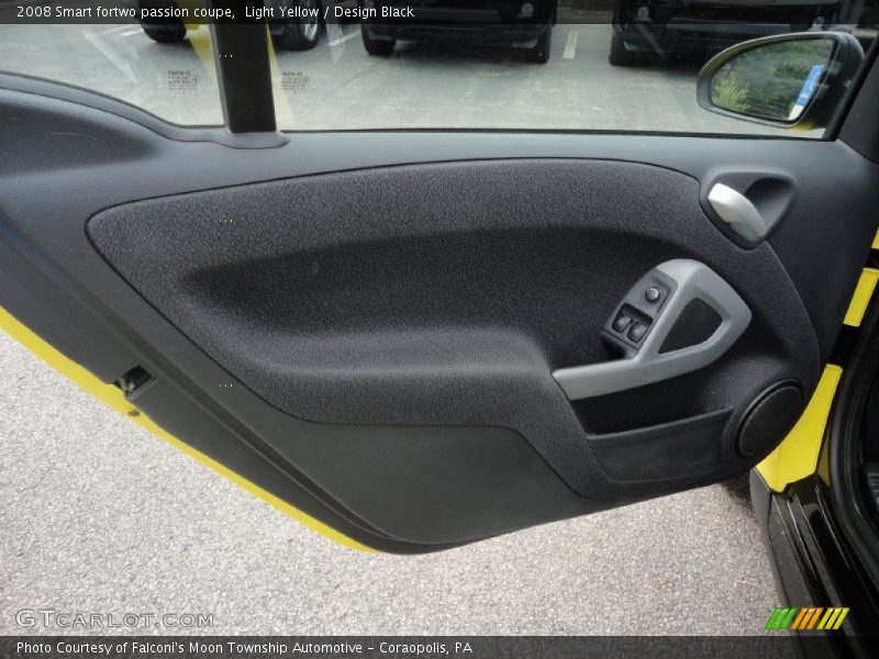 Door Panel of 2008 fortwo passion coupe