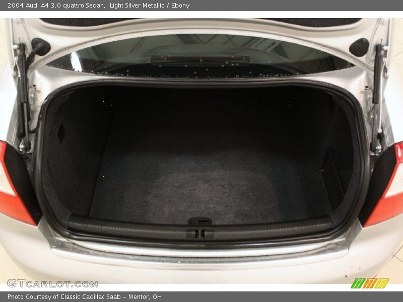  2004 A4 3.0 quattro Sedan Trunk