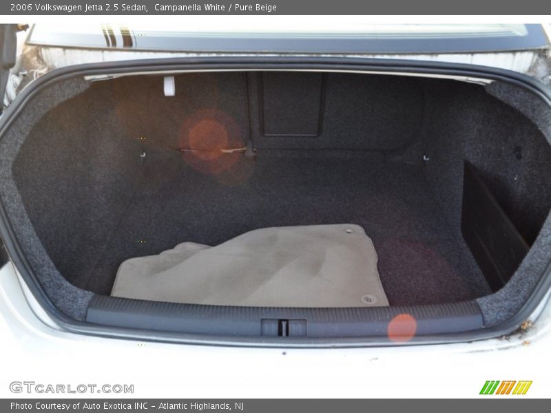 Campanella White / Pure Beige 2006 Volkswagen Jetta 2.5 Sedan