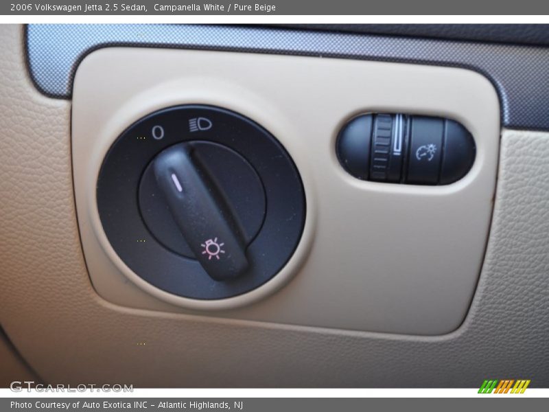 Controls of 2006 Jetta 2.5 Sedan