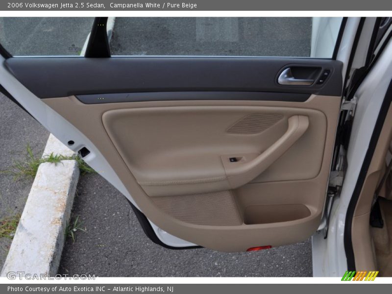 Door Panel of 2006 Jetta 2.5 Sedan