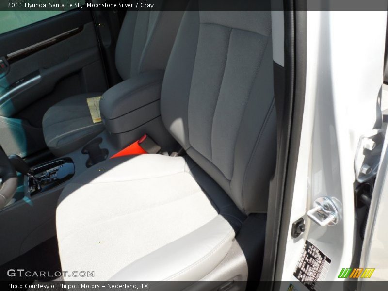 Moonstone Silver / Gray 2011 Hyundai Santa Fe SE