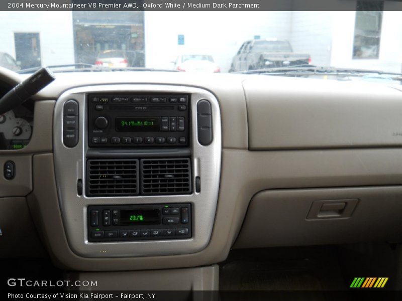 Oxford White / Medium Dark Parchment 2004 Mercury Mountaineer V8 Premier AWD