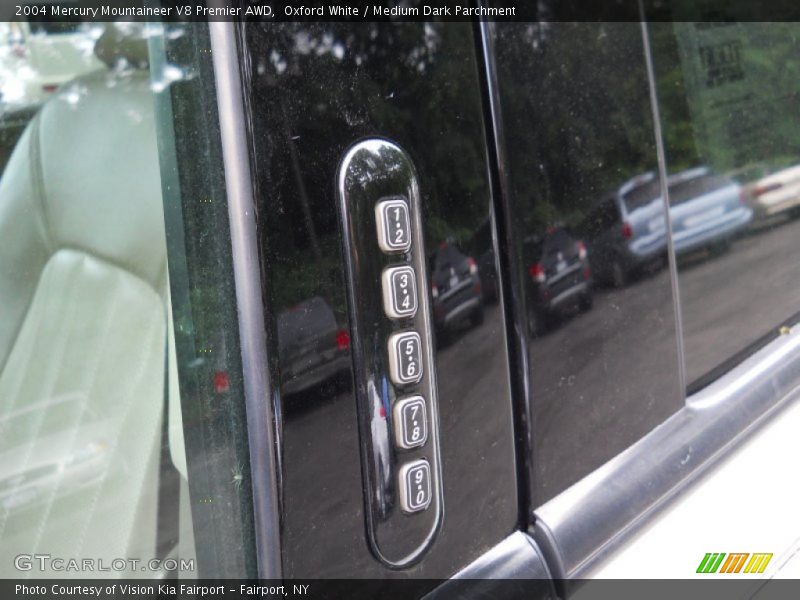 Oxford White / Medium Dark Parchment 2004 Mercury Mountaineer V8 Premier AWD