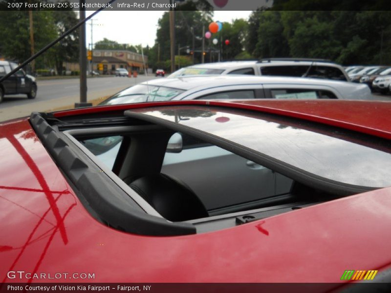 Infra-Red / Charcoal 2007 Ford Focus ZX5 SES Hatchback