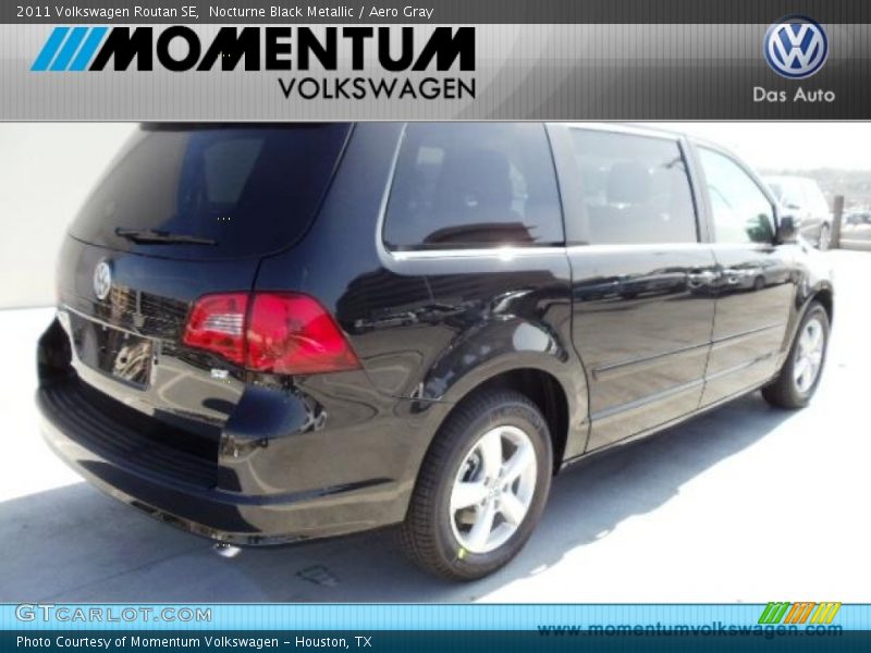 Nocturne Black Metallic / Aero Gray 2011 Volkswagen Routan SE