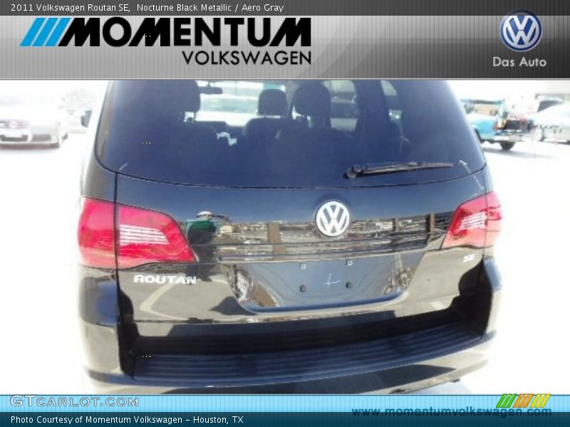 Nocturne Black Metallic / Aero Gray 2011 Volkswagen Routan SE