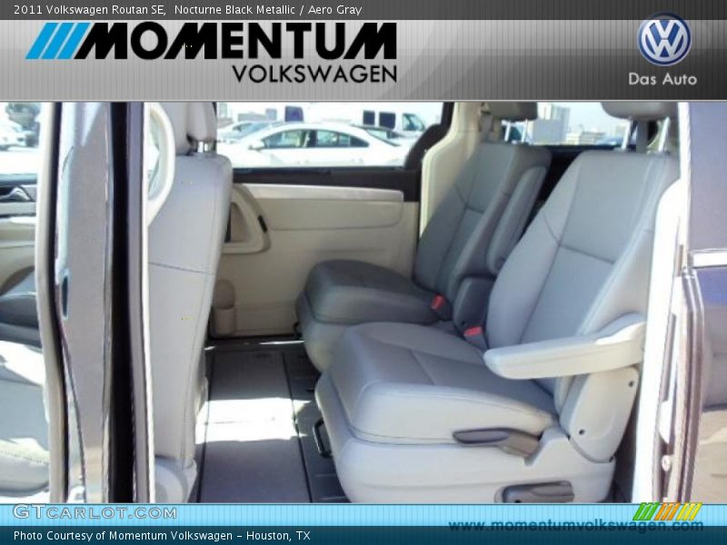 Nocturne Black Metallic / Aero Gray 2011 Volkswagen Routan SE