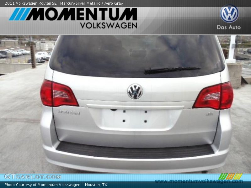 Mercury Silver Metallic / Aero Gray 2011 Volkswagen Routan SE
