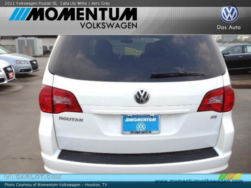 Calla Lily White / Aero Gray 2011 Volkswagen Routan SE