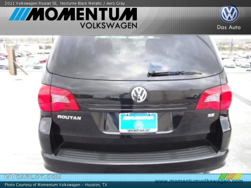 Nocturne Black Metallic / Aero Gray 2011 Volkswagen Routan SE