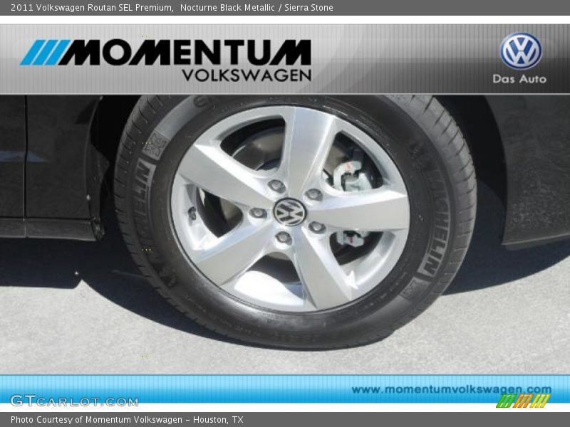 Nocturne Black Metallic / Sierra Stone 2011 Volkswagen Routan SEL Premium