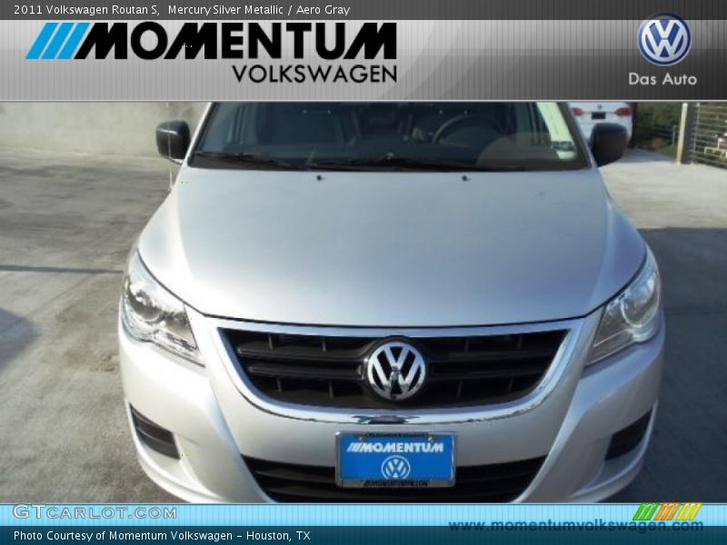 Mercury Silver Metallic / Aero Gray 2011 Volkswagen Routan S