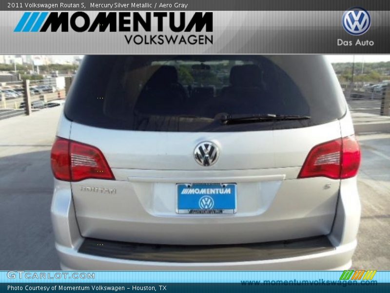 Mercury Silver Metallic / Aero Gray 2011 Volkswagen Routan S