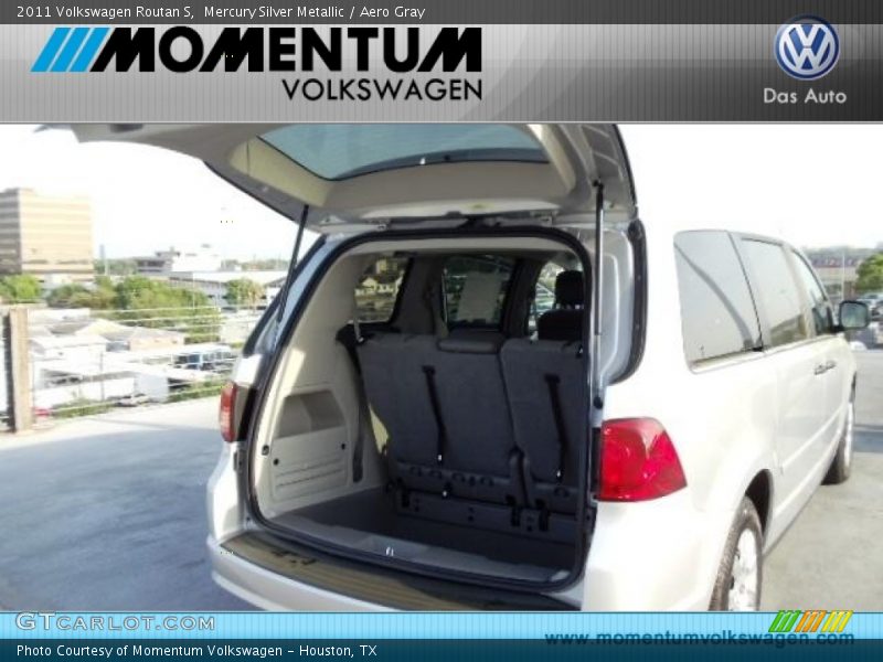 Mercury Silver Metallic / Aero Gray 2011 Volkswagen Routan S