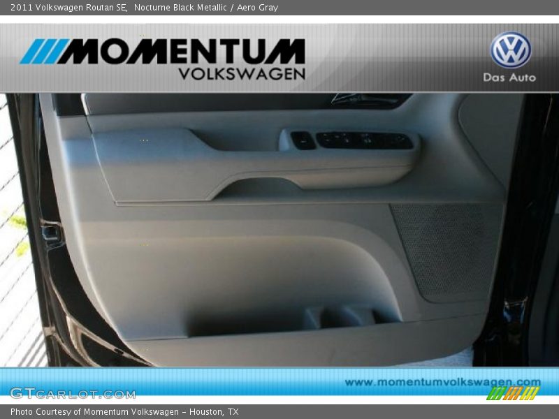Nocturne Black Metallic / Aero Gray 2011 Volkswagen Routan SE