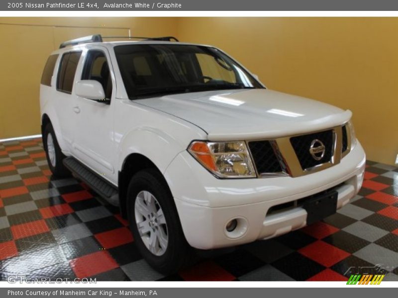Avalanche White / Graphite 2005 Nissan Pathfinder LE 4x4
