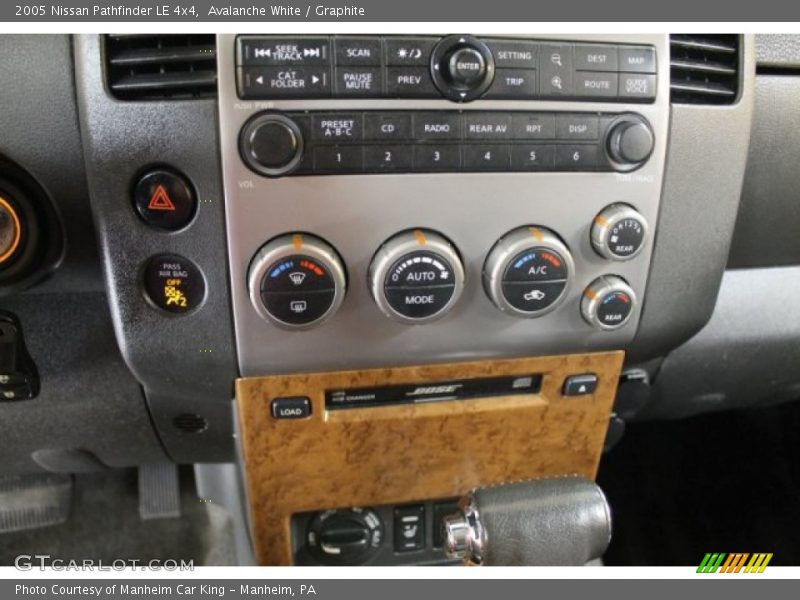 Avalanche White / Graphite 2005 Nissan Pathfinder LE 4x4