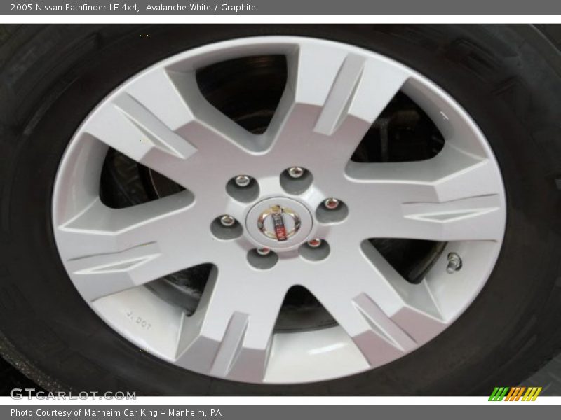 Avalanche White / Graphite 2005 Nissan Pathfinder LE 4x4