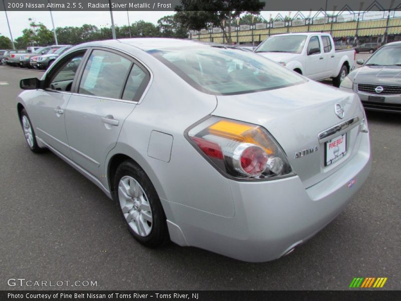 Radiant Silver Metallic / Frost 2009 Nissan Altima 2.5 S