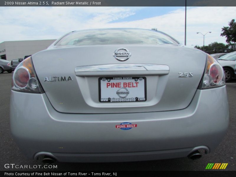 Radiant Silver Metallic / Frost 2009 Nissan Altima 2.5 S